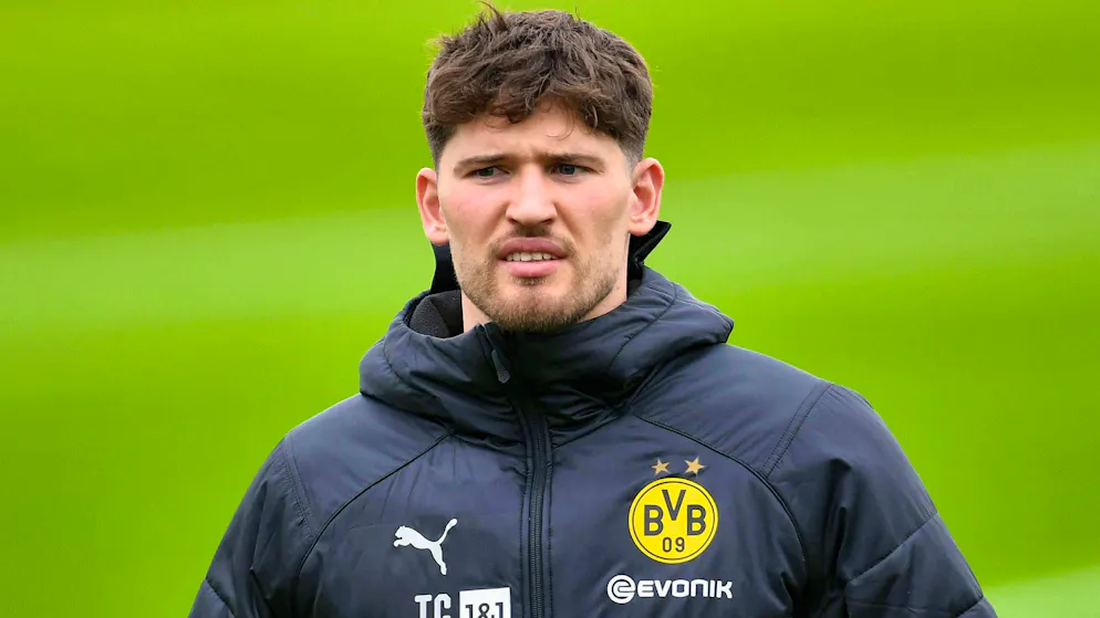 Gregor Kobel remains in the stands for the Champions League match against Sturm Graz.