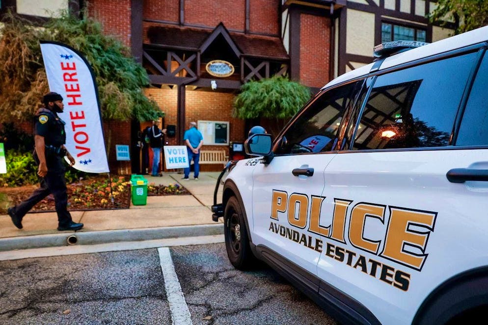 Trump o Harris? Il giorno delle elezioni negli Stati Uniti. In tutto il Paese sono in vigore severe misure di sicurezza, soprattutto all'esterno dei seggi elettorali.