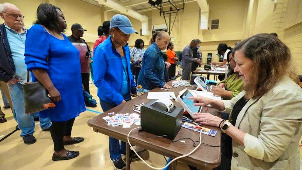 Trump or Harris? Election day in the USA. A polling station worker in the north of Jackson, Florida, electronically registers a voter in the early morning.