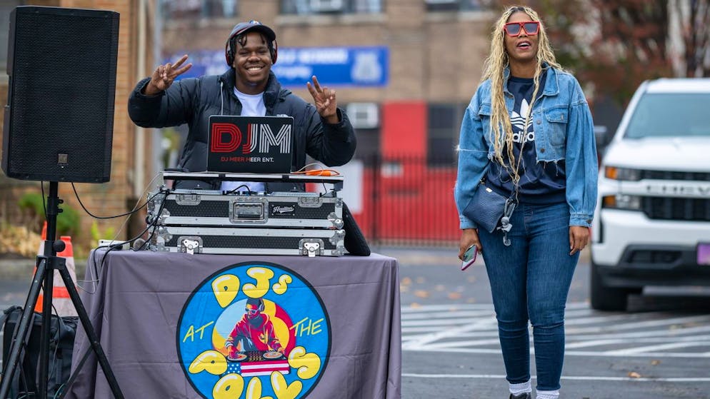 Trump oder Harris? Wahltag in den USA. Wähler im ganzen Land nehmen an den US-Präsidentschaftswahlen 2024 teil und entscheiden in einem hart umkämpften Rennen zwischen dem republikanischen Kandidaten Trump und der demokratischen Kandidatin, der US-Vizepräsidentin Harris. 