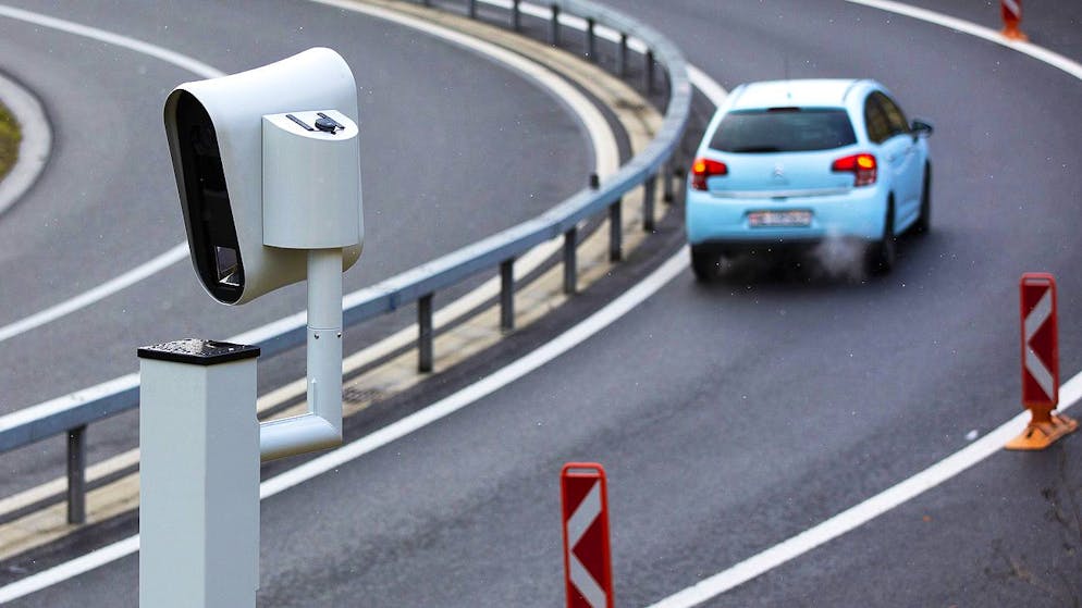 Intelligente Blechpolizisten. Neue KI-Radare büssen Franzosen – kommen diese auch bei uns?