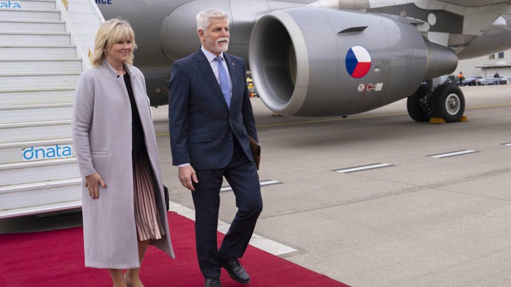 Le président tchèque Petr Pavel et son épouse Eva Pavlova à leur arrivée à Zurich-Kloten.