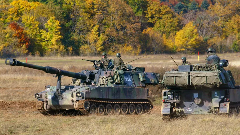 L'acquisto degli obici blindati M109 attualmente in servizio risale al 1968. (Foto archivio)