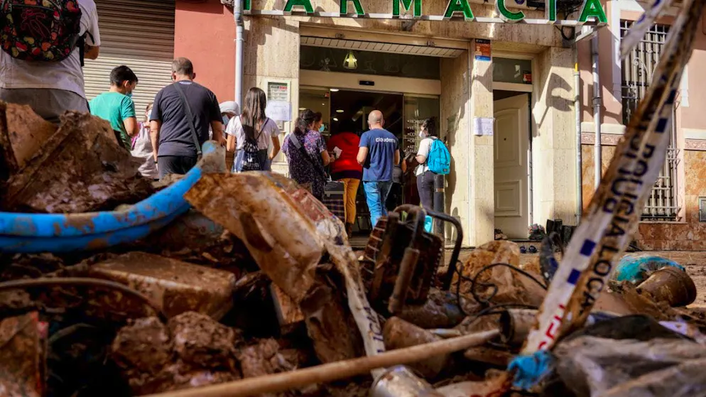 People queue in front of a pharmacy, one week after the storm of the century in eastern Spain. Photo: Eduardo Manzana/EUROPA PRESS/dpa