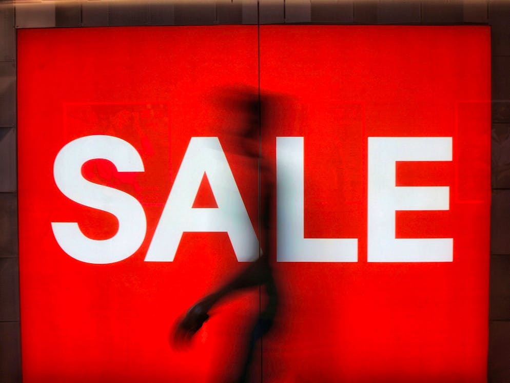 Black Friday: Bargain hunting succeeds with these 9 tips. On November 29, stores and online stores will be offering big discounts - it's Black Friday.