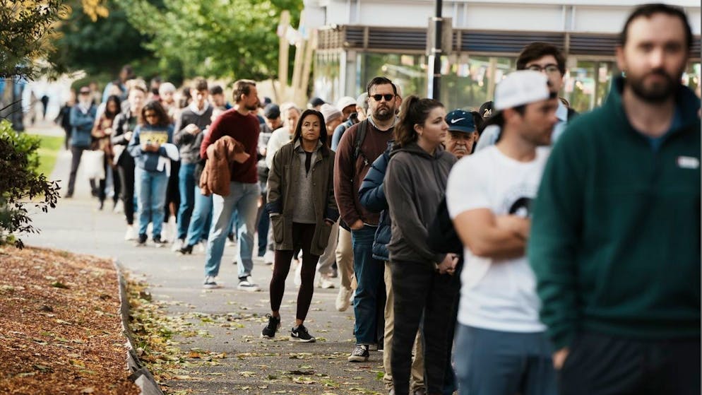 Schlange vor Wahllokal in Boston, Massachusetts.