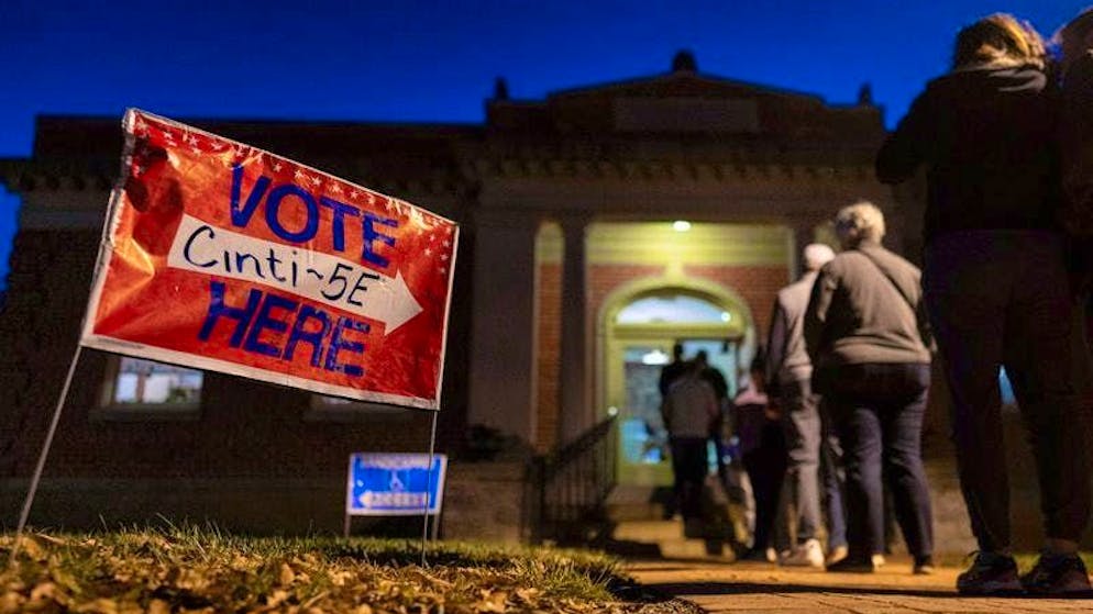 Trump or Harris? Election day in the USA. ... and queue up in front of the polling stations before sunrise.