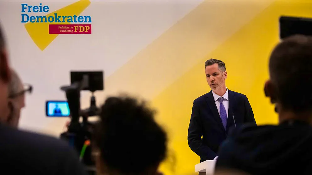Christian Dürr, Chairman of the FDP parliamentary group, gives a press statement following the dismissal of Federal Finance Minister Lindner by the Federal Chancellor. Photo: Christoph Soeder/dpa