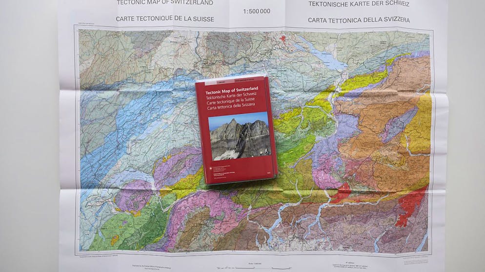 La Suisse se dote d'une nouvelle carte tectonique - Gallery. La carte tectonique de la Suisse de Swisstopo à l'échelle 1:500'000.