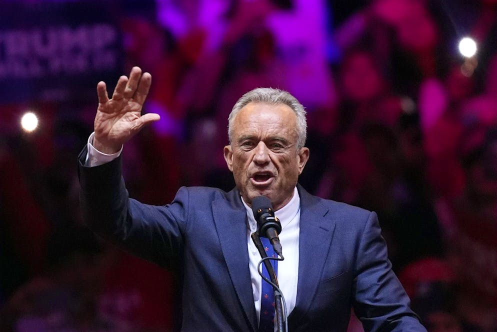 La galaxie Trump. Robert Kennedy Jr., connu pour propager des théories du complot, était candidat indépendant à la présidentielle américaine, mais s'était retiré de la course, au profit de Donald Trump.