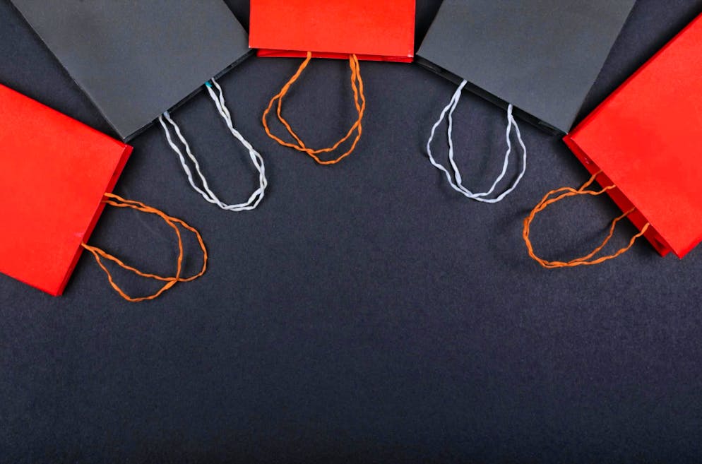 Black Friday: Bargain hunting succeeds with these 9 tips. It's worth drawing up a shopping list in advance and setting priorities so that you don't lose track on Black Friday itself.