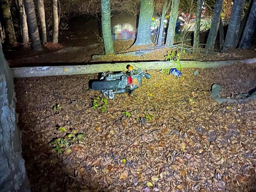 La motocicletta in fondo al pendio