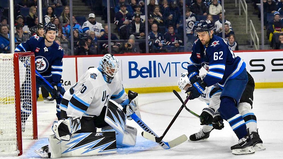 Nino Niederreiter (left) scores his 6th and 7th goals of the season against Utah