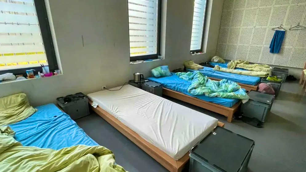 There is an acute shortage of space in Bern's prisons, as an IT problem has paralyzed fine collection for a year and many people are serving alternative custodial sentences.