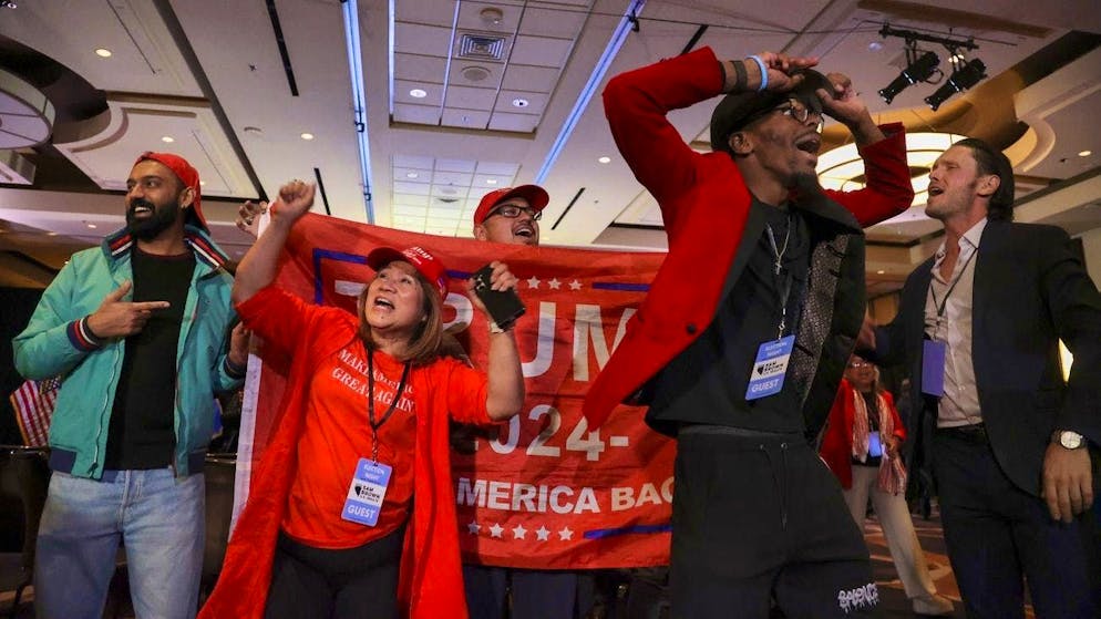 A Las Vergas, dans l'Etat américain du Nevada, les partisans* de Trump ont toutes les raisons d'exulter lorsqu'il est annoncé que Trump a gagné les votes de Pennsylvanie qui lui assurent sa réélection.