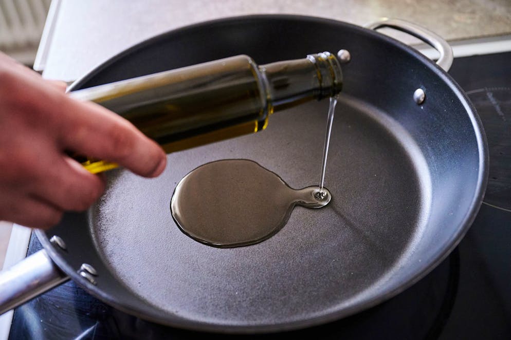 PFAS werden in zahlreichen Verbraucherprodukten eingesetzt, zum Beispiel in Kosmetika, Kleidung oder Kochgeschirr.