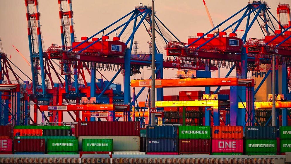 Container terminal in the port of Hamburg: German companies again delivered fewer goods abroad in September. (Archive image)