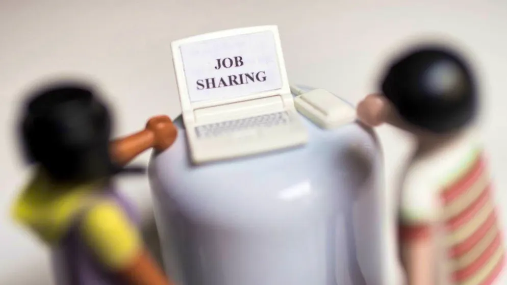 Business associations consider job sharing to be one of the most suitable measures for retaining older employees in companies. (archive image)