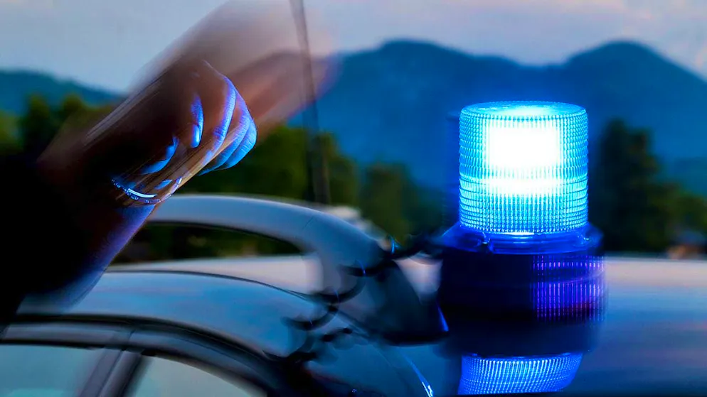 The accident happened while the police were driving with flashing blue lights. According to the public prosecutor's office, there was no urgency. (symbolic image)