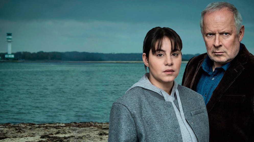«Tatort» im Check: Ist eine KI als Mörderin wirklich möglich?. Im «Tatort: Borowski und das ewige Meer» arbeiten Klaus Borowski (Axel Milberg) und Mila Sahin (Almila Bagriacik) zum drittletzten Mal zusammen.