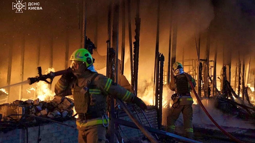 HANDOUT - Rescue workers from the Ukrainian Emergency Service extinguish a fire in a building caused by a Russian drone attack. Photo: Uncredited/Ukrainian Emergency Service/AP/dpa - ATTENTION: For editorial use only and only with full attribution of the above credit