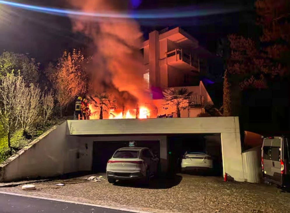 A detached house caught fire in Walchwil ZG on Friday night.