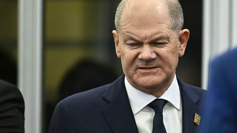 Olaf Scholz ne s'est pas exprimé sur la crise politique depuis sa déclaration de mercredi soir annonçant d'une part le limogeage du ministre des Finances libéral Christian Lindner et d'autre part son intention de poser la question de confiance à la mi-janvier, en vue d'élections anticipées en mars.