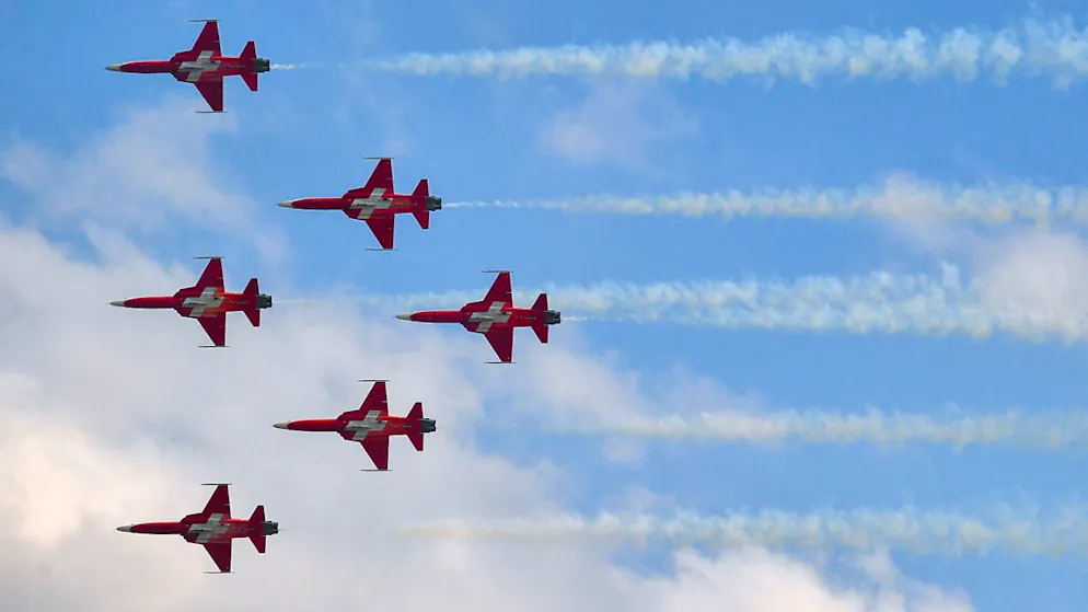 La commission compétente du Conseil des Etats ne veut pas maintenir les jets F-5 Tiger, utilisés pour la Patrouille Suisse, car ils sont devenus obsolètes (archives).
