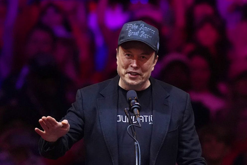 Elon Musk ha assicurato al presidente ucraino che continuerà a sostenere Kiev con la sua rete di satelliti Starlink (foto d'archivio).