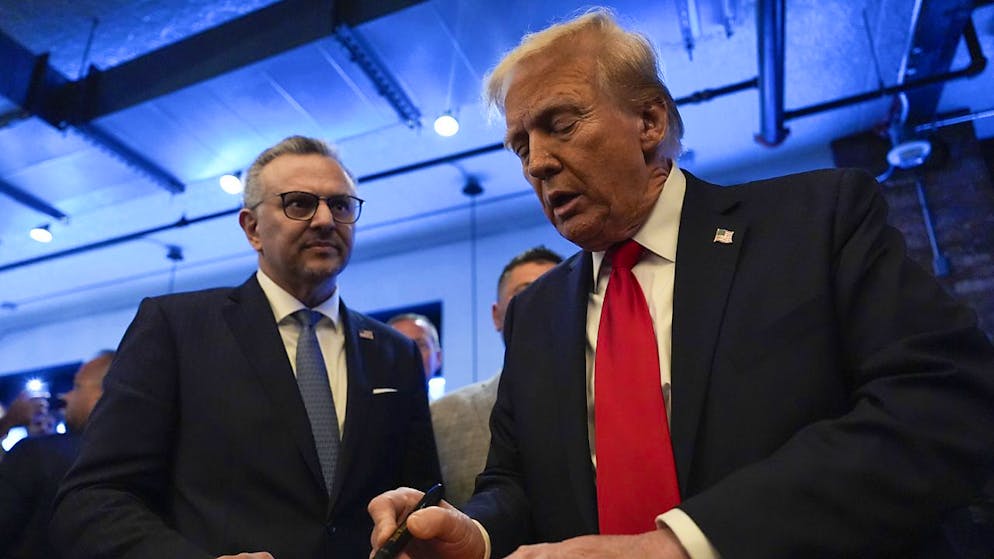 Donald Trump assieme a Massad Boulos.