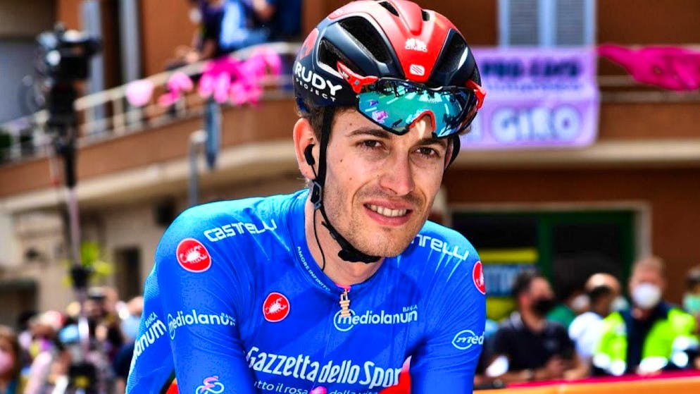 Professional cyclist Gino Mäder, who died in an accident, has given his name to an award that is intended to recognize social commitment among professional cyclists