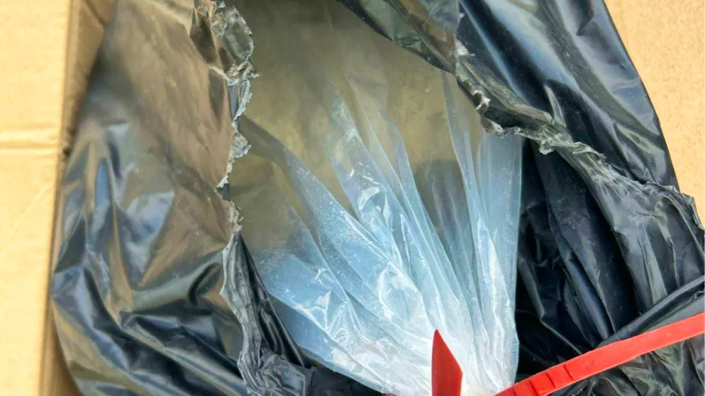 Instead of peach-iced tea flavored food supplements, a drug smuggler had over 26 kilograms of ketamine in his car. The man wanted to cross the border at Schaffhausen and "to friends" in Milan.