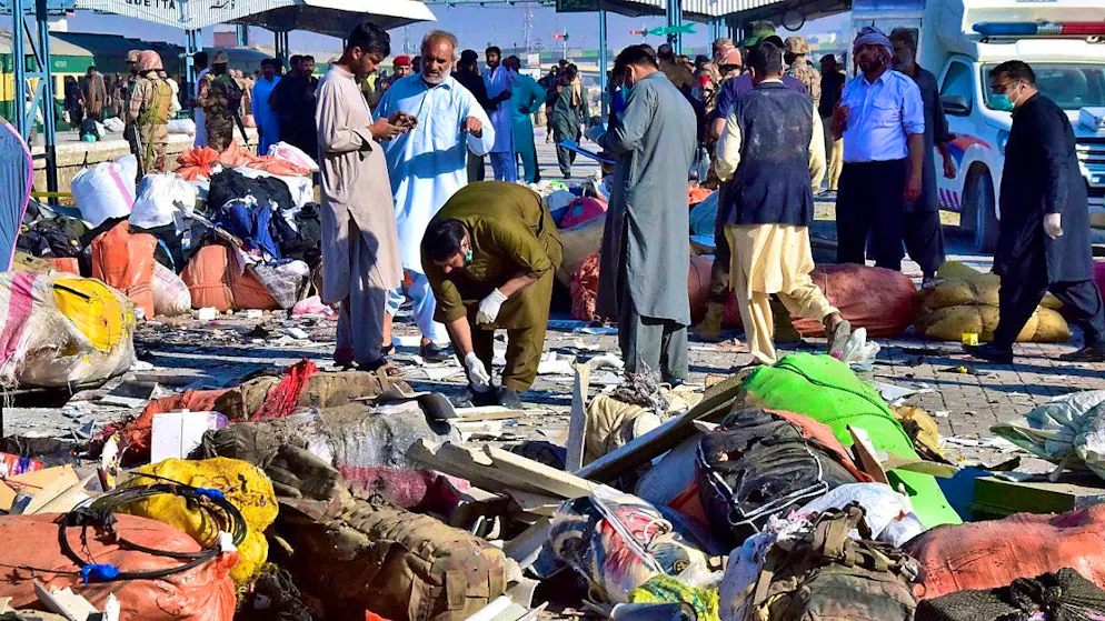 Investigators collect evidence at the site of an explosion in southwest Pakistan. Photo: Arshad Butt/AP/dpa
