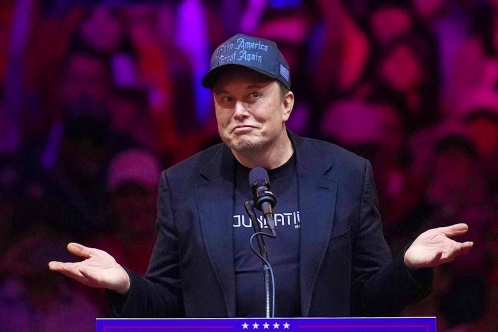 La galassia Trump. Elon Musk ha già condiviso mercoledì mattina un fotomontaggio che lo ritrae nello Studio Ovale della Casa Bianca.