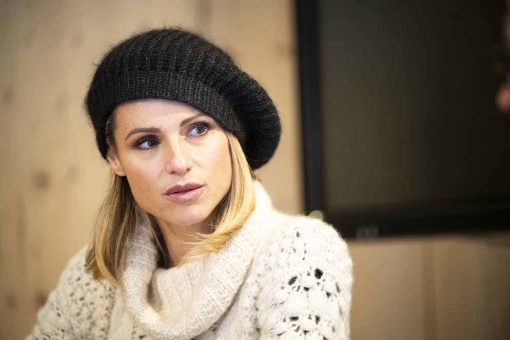 Campra: Michele Hunziker in viaggio nella regione di Bellinzona e valli. Nella foto il nuovo Campra Alpine Lodge, visitato in giornata da Michelle Hunziker.