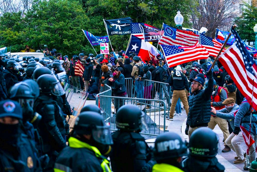 Supporters of President Trump were confronted by officers from the US Capitol Police outside the seat of government in 2021.
