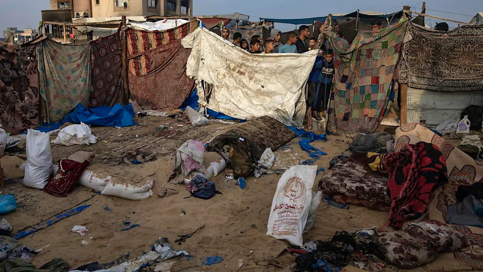 Une des attaques israéliennes "sur des tentes de personnes déplacées à Khan Younès a fait "9 morts et 11 blessés", selon la défense civile.