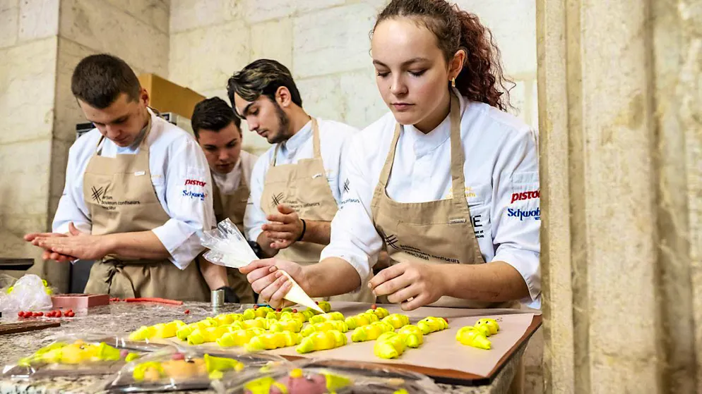 All about chocolate: apprentices make creations related to sport in Neuchâtel.