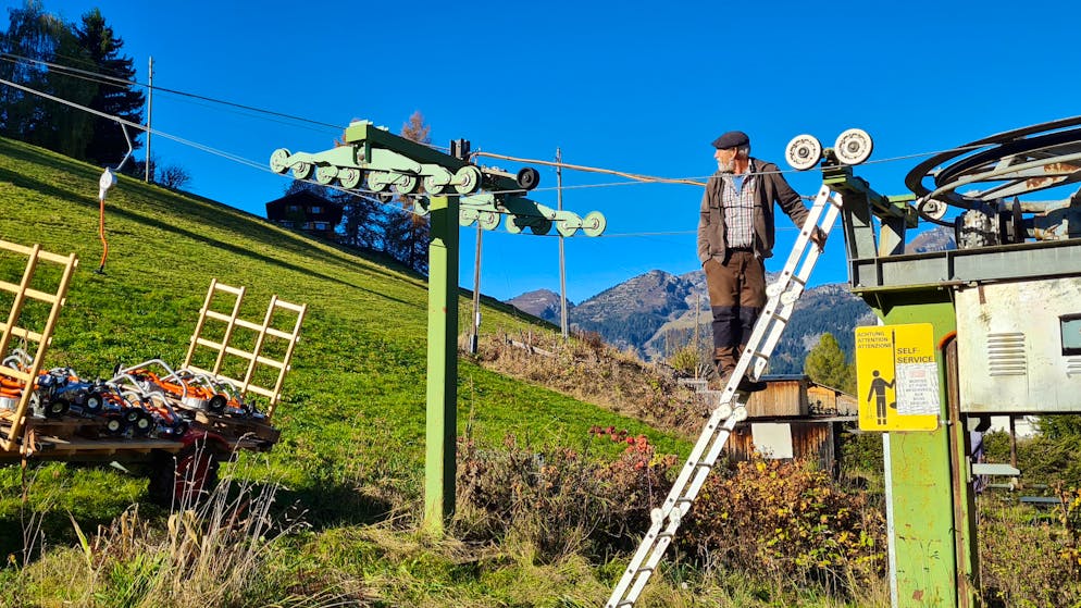 Fins prêts pour l'hiver. Ils n'ont que deux pistes de ski, mais ils les bichonnent!