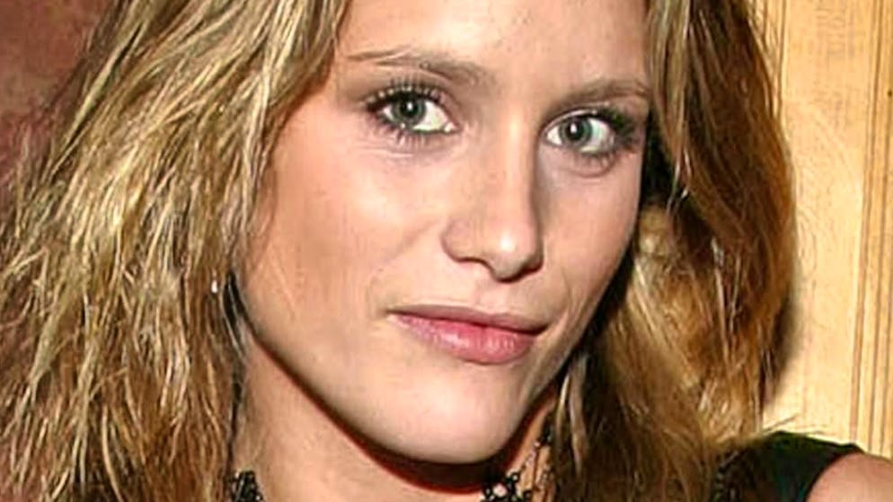 A soli 46 anni. La modella Georgina Cooper muore poco dopo il matrimonio a Creta