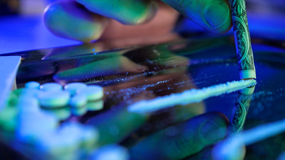 Un Soleurois de 73 ans vient de comparaître devant le Tribunal criminel des Montagnes neuchâteloises pour avoir, notamment, acheté 3,4 kg de crystal meth et avoir revendu environ 2 kg de cette drogue à près de 30 personnes dans toute la Suisse. (image d'illustration)