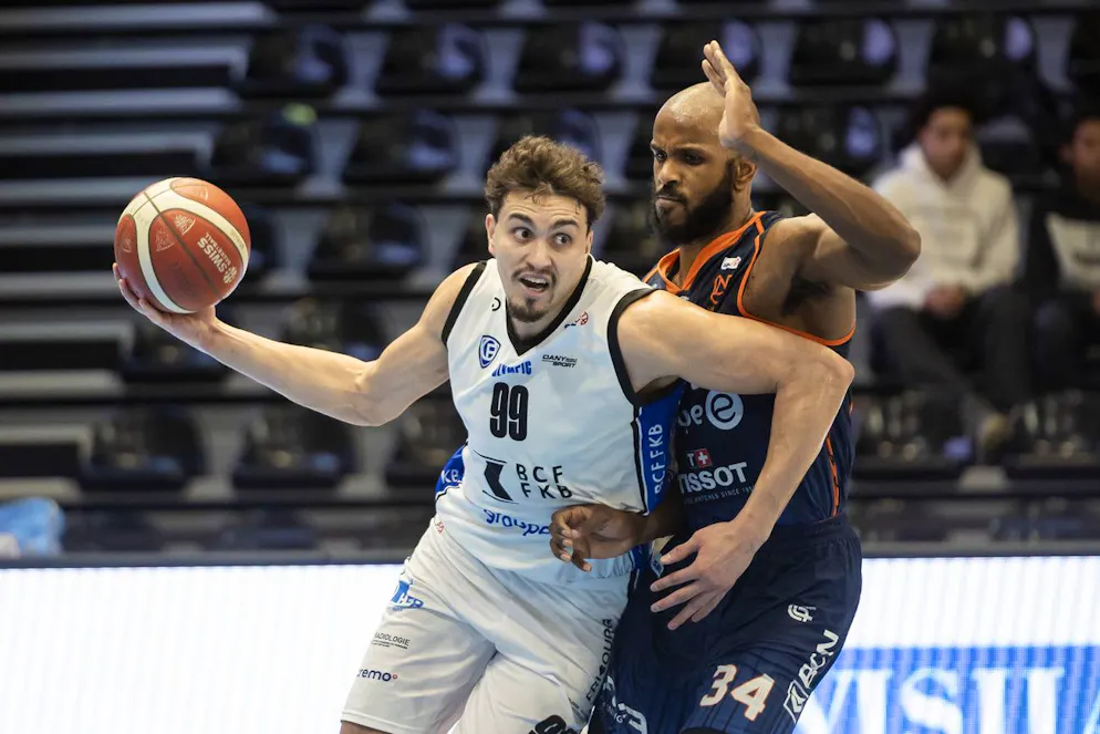 Natan Jurkovitz fidèle à Fribourg Olympic.
