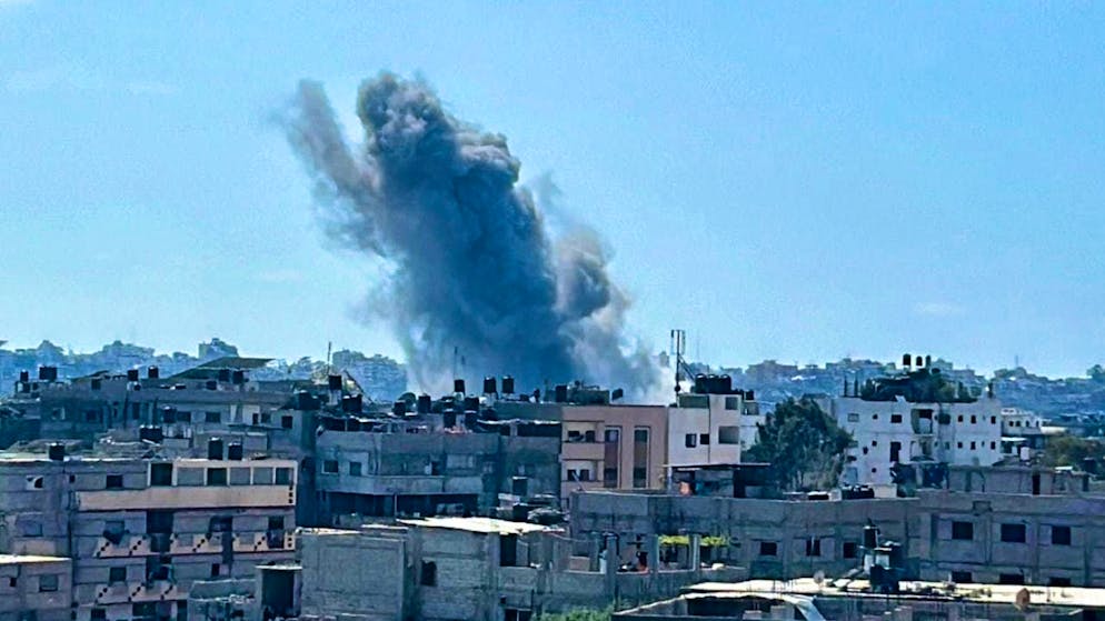ARCHIVE - Smoke rises after an Israeli airstrike. Photo: Mahmoud Issa/AP/dpa