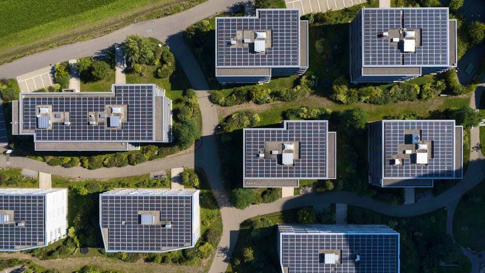 The solar area in Switzerland is growing rapidly. In summer, the electricity grid cannot absorb the entire amount of electricity. PV systems should therefore be able to be throttled remotely.