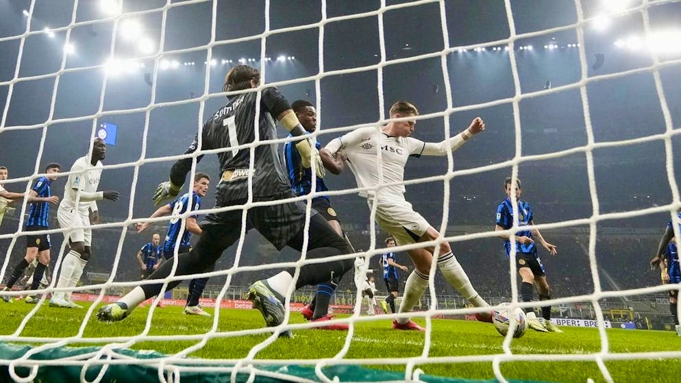 Yann Sommer a dû s’avouer vaincu devant Scott McTominay sur corner.