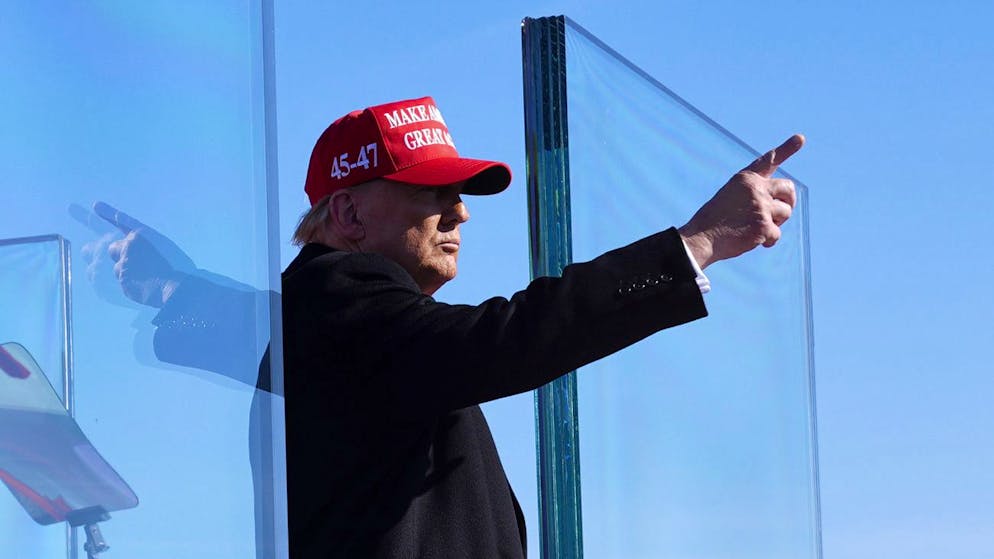 Wenn Donald Trump im Januar wieder ins Weisse Haus einzieht, will er laut seiner Sprecherin Dutzende seiner kontroversen Wahlversprechen in der ersten Woche umsetzen. (Archivbild)