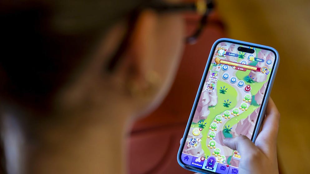 Per una maggioranza di giovani è difficilissimo fare a meno del cellulare.