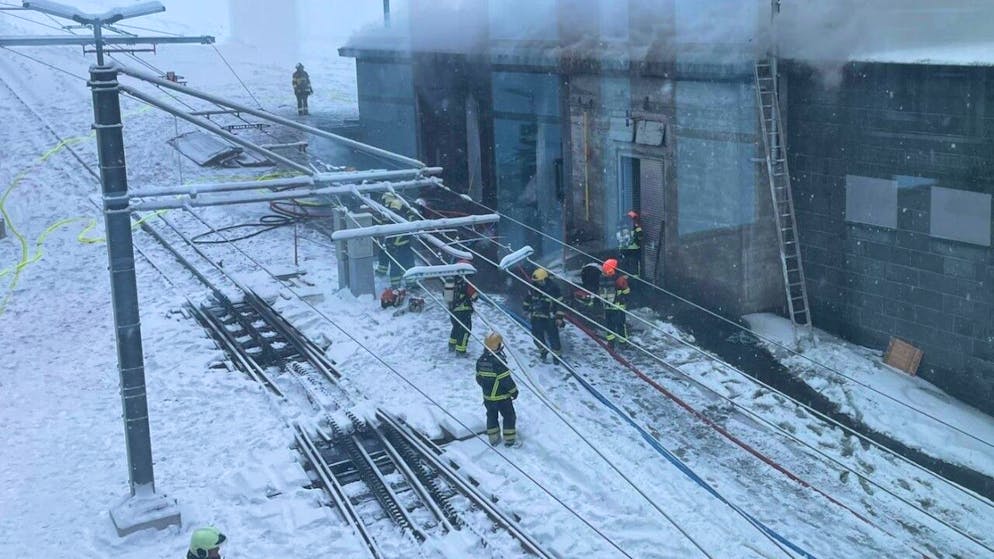 Weil der Station Eigergletscher ein Notstromaggregat brannte, war die Bahnverbindung aufs Jungfraujoch am Dienstag unterbrochen.