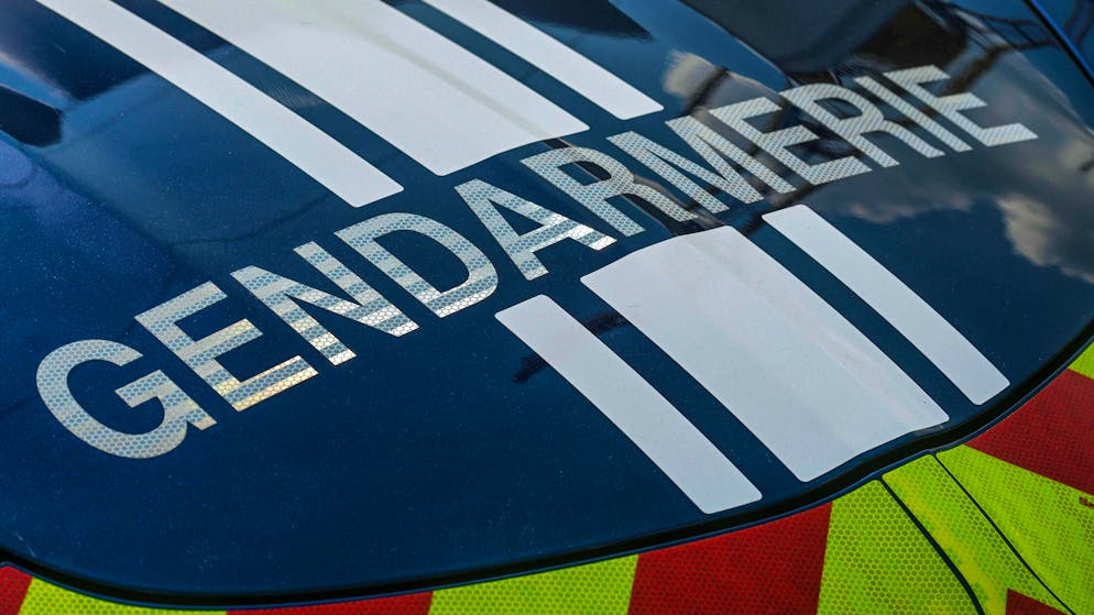 Police on duty in France. Three dead children were found in a small village.(symbolic image)