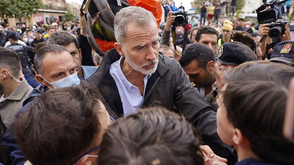 Spagna. Re Felipe VI torna a Valencia in visita ai militari nelle aree colpite dal maltempo
